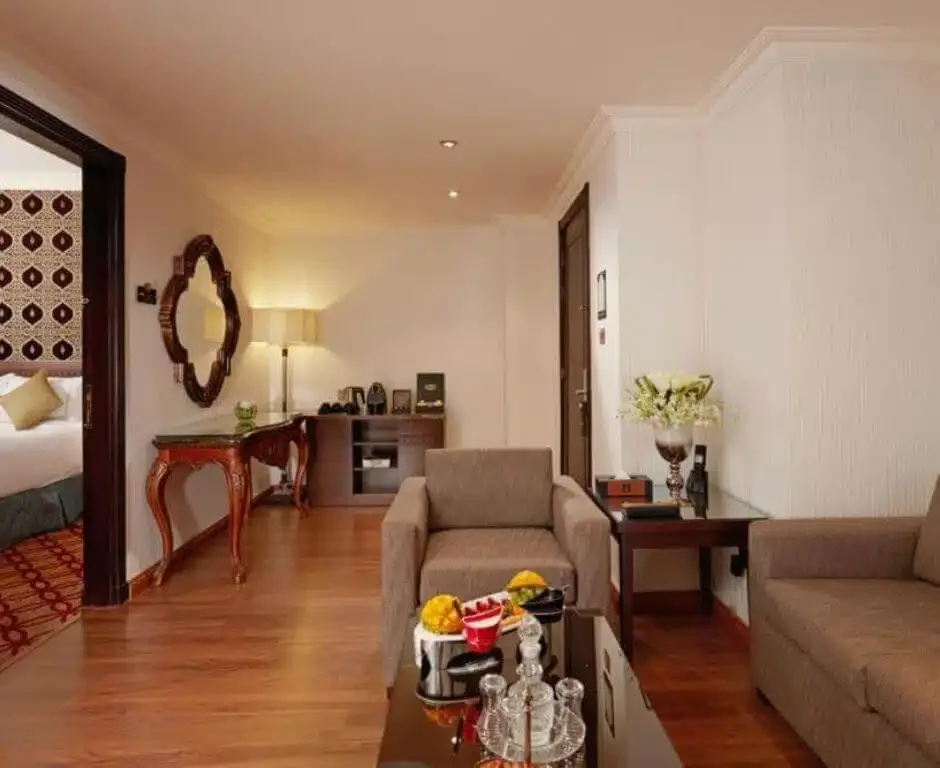 Dallah Taibah Hotel — living area