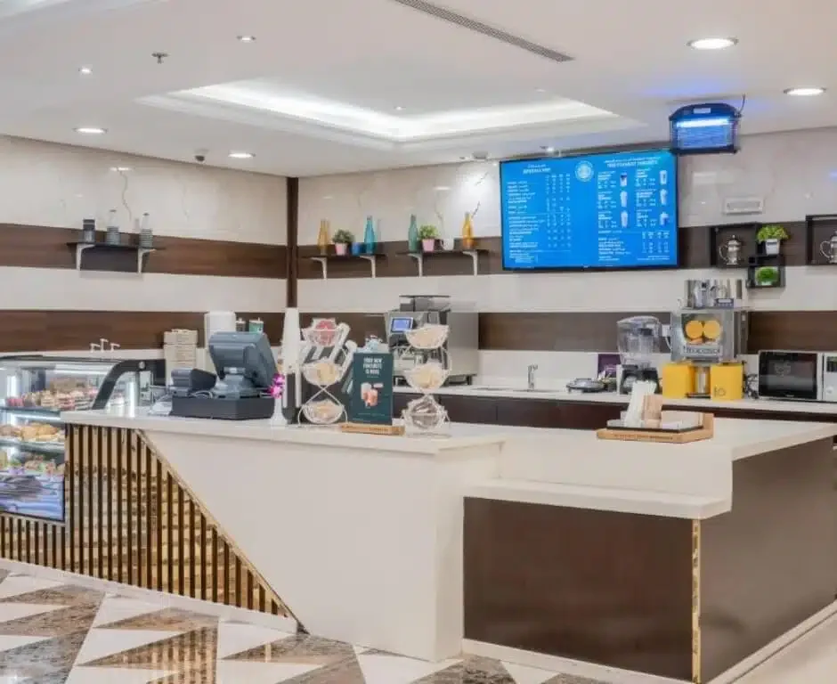 Millennium Al Aqeeq Hotel — cafe area