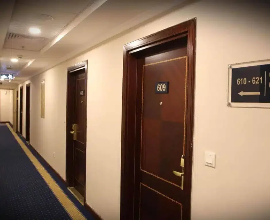 Nozul Al Rawda Hotel — corridor
