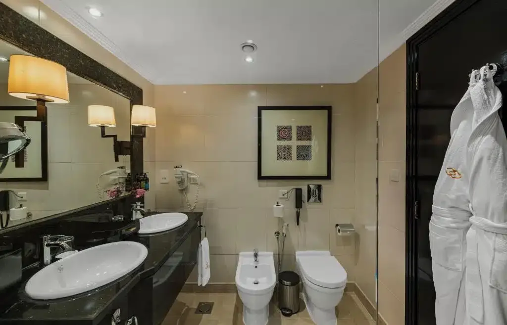 Sofitel Shahd Al Madinah — bathroom