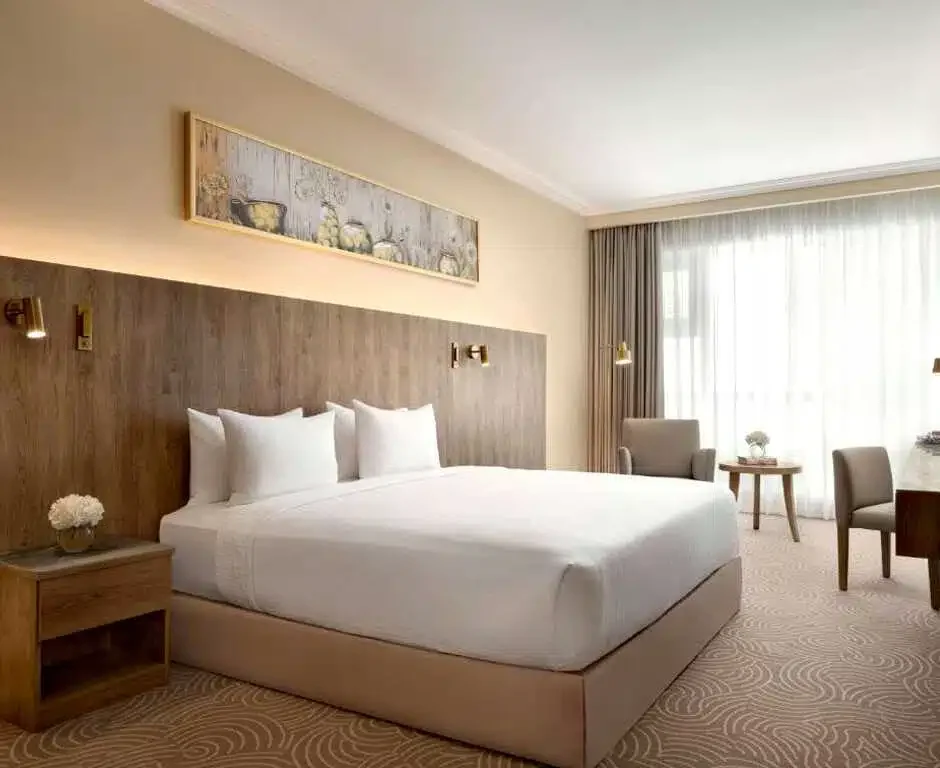Mövenpick Hotel & Residence Hajar Tower Makkah — king size bedroom